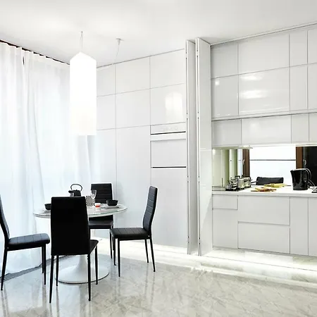 19 Dzielnica Kolejowa P&O Serviced Apartments Varsovia Exterior foto